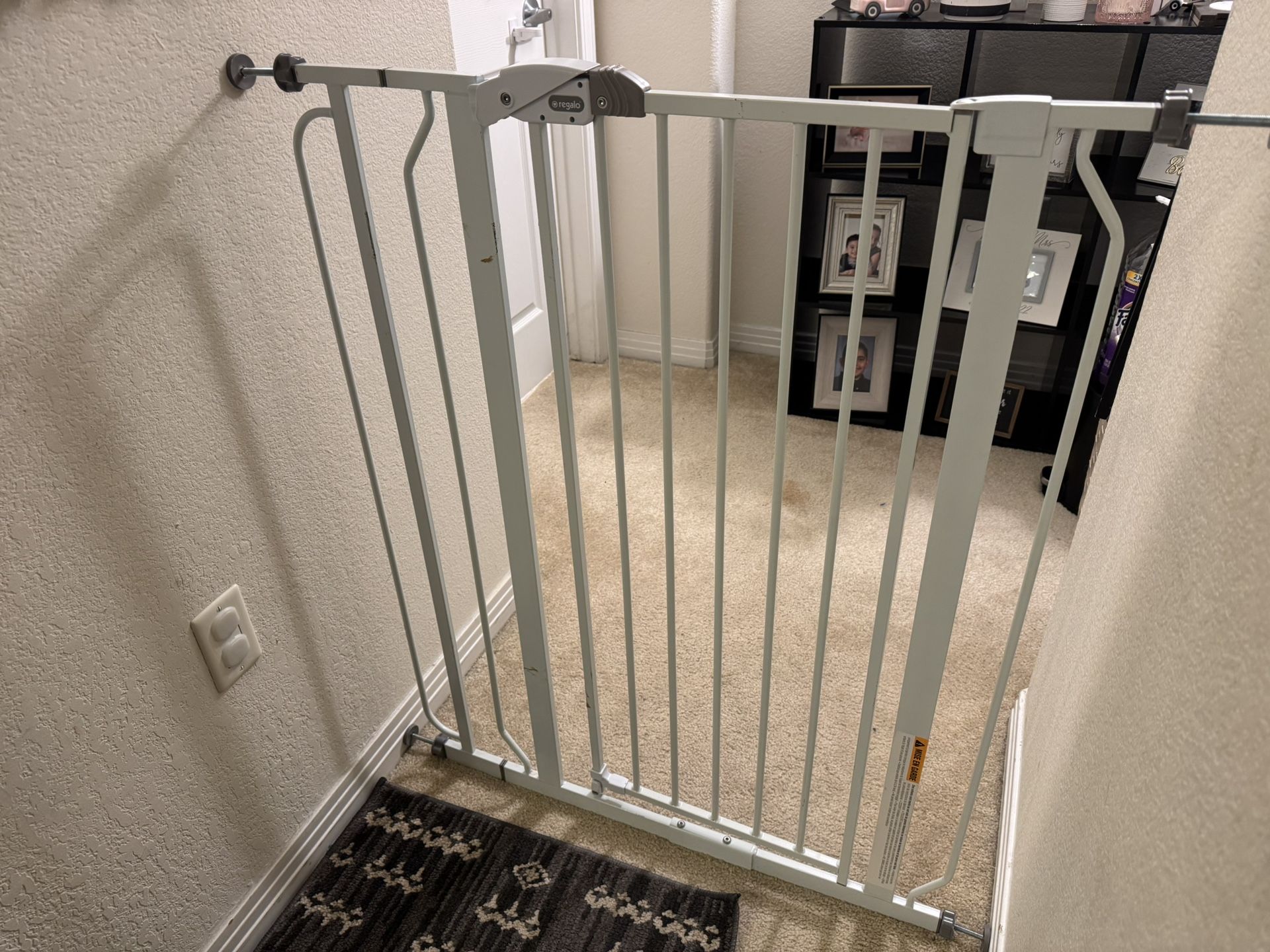 Baby gate 29-36 Inch Wide Walk Thru Baby Gate, Includes 6-Inch Extension, Pressure mount 