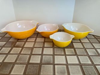 Vintage Pyrex bowls #2