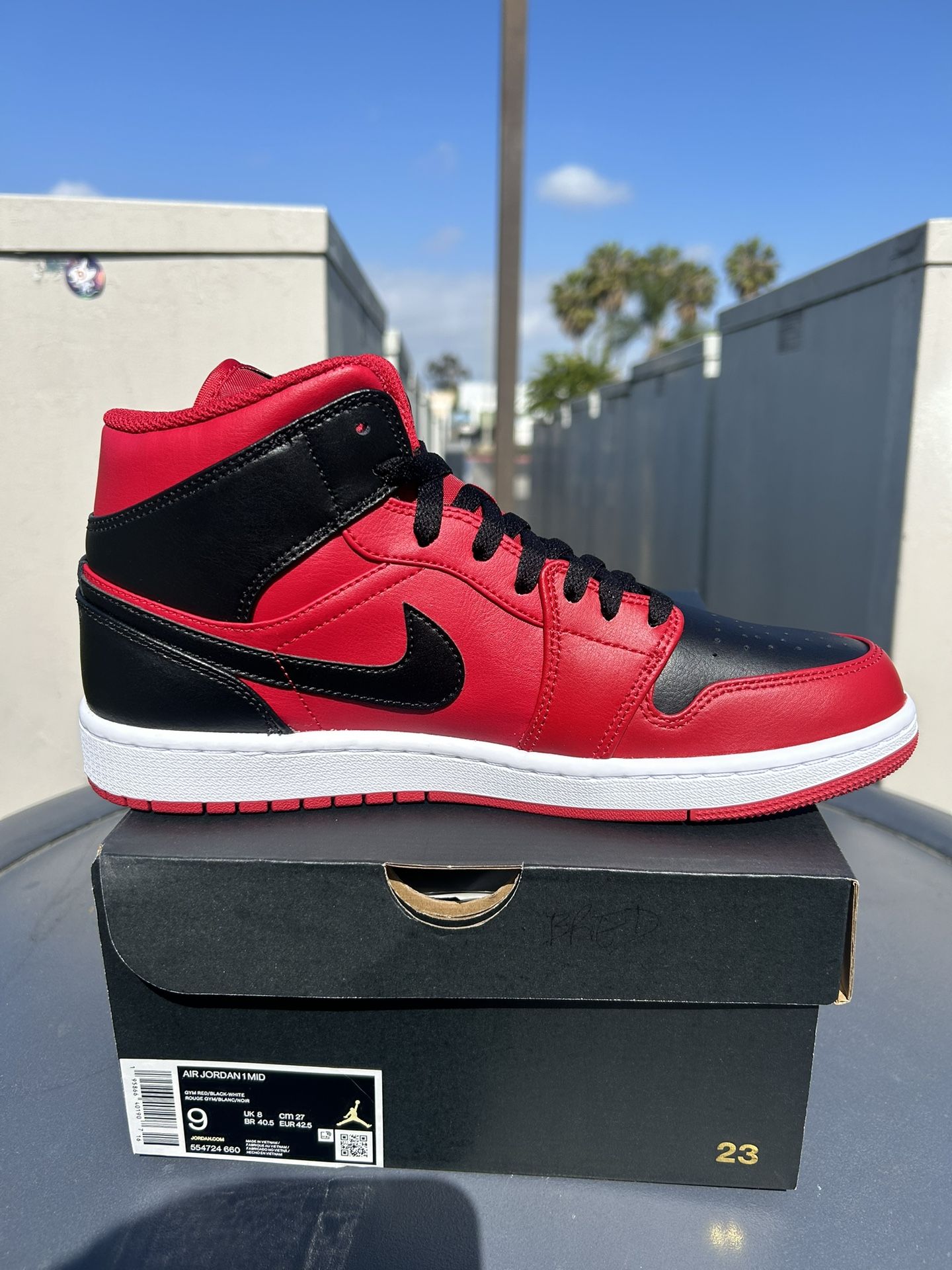 Ds Jordan 1 Mid “Reverse Bred” Size 9