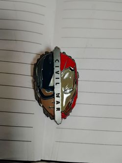 Disney 2016 Marvel Civil War Pin Iron Man/Captain America. LIMITED RELEASE