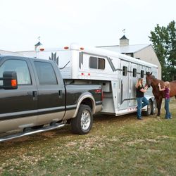 Move your Farm equipment or Horse Trailer.  King Pin 5th Wheel, Gooseneck or Ball or Pintle Hitch TRANSPORT SERVICES