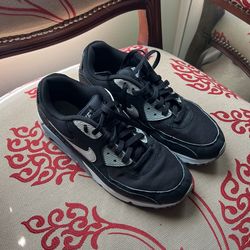 Nike Air Max Size 9