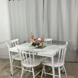 White Extendable Dining Table & 4 Windsor Chairs PERFECT FOR ENTERTAINING EVEN WHEN THERE’S NOT MUCH SPACE!