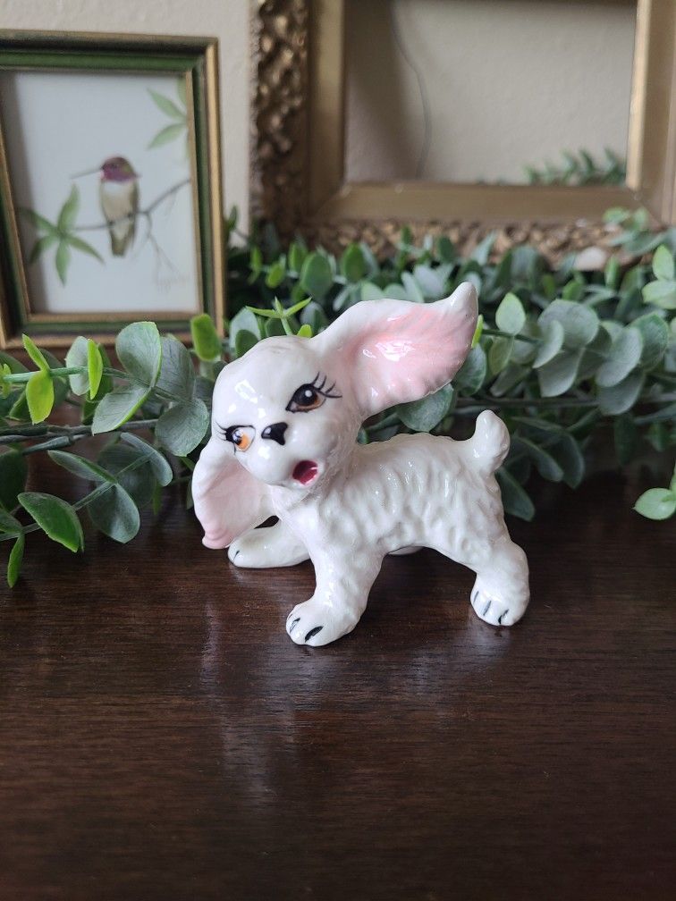 Cutest little ceramic white MCM dog figurine