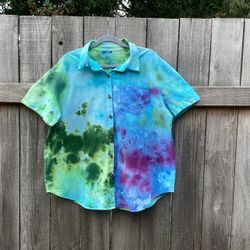 Tie dyed pastel colored button down, collared shirt with short sleeves, size 2X