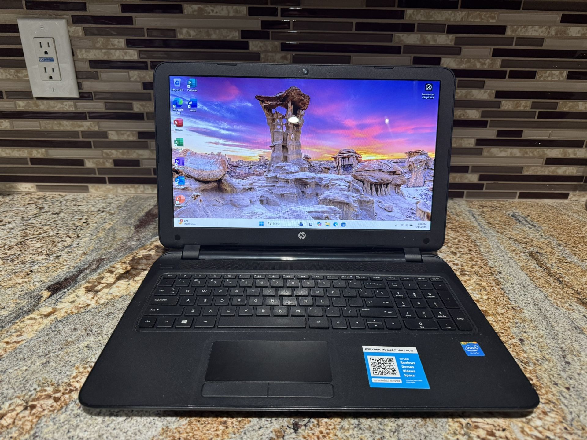 HP Notebook 15 in - 240 GB SSD - 4 GB RAM - Windows 11 - Microsoft Office 2021
