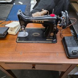 Vintage Sewing Machine 