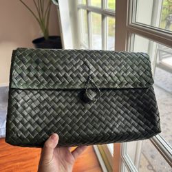 Green Woven Clutch – Handwoven Style – Priced to Go 