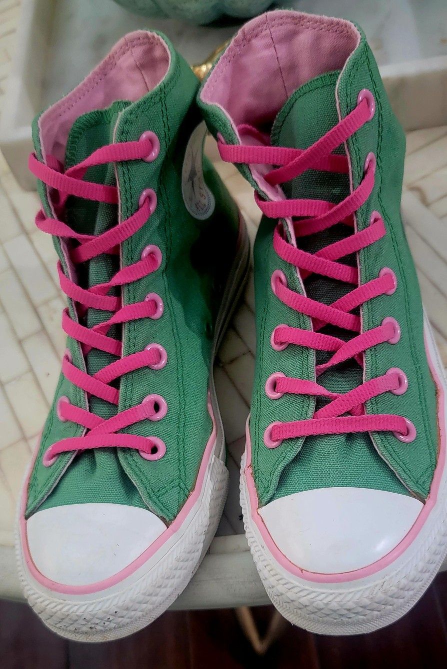 Converse Chuck Taylor High Top Size 6.5