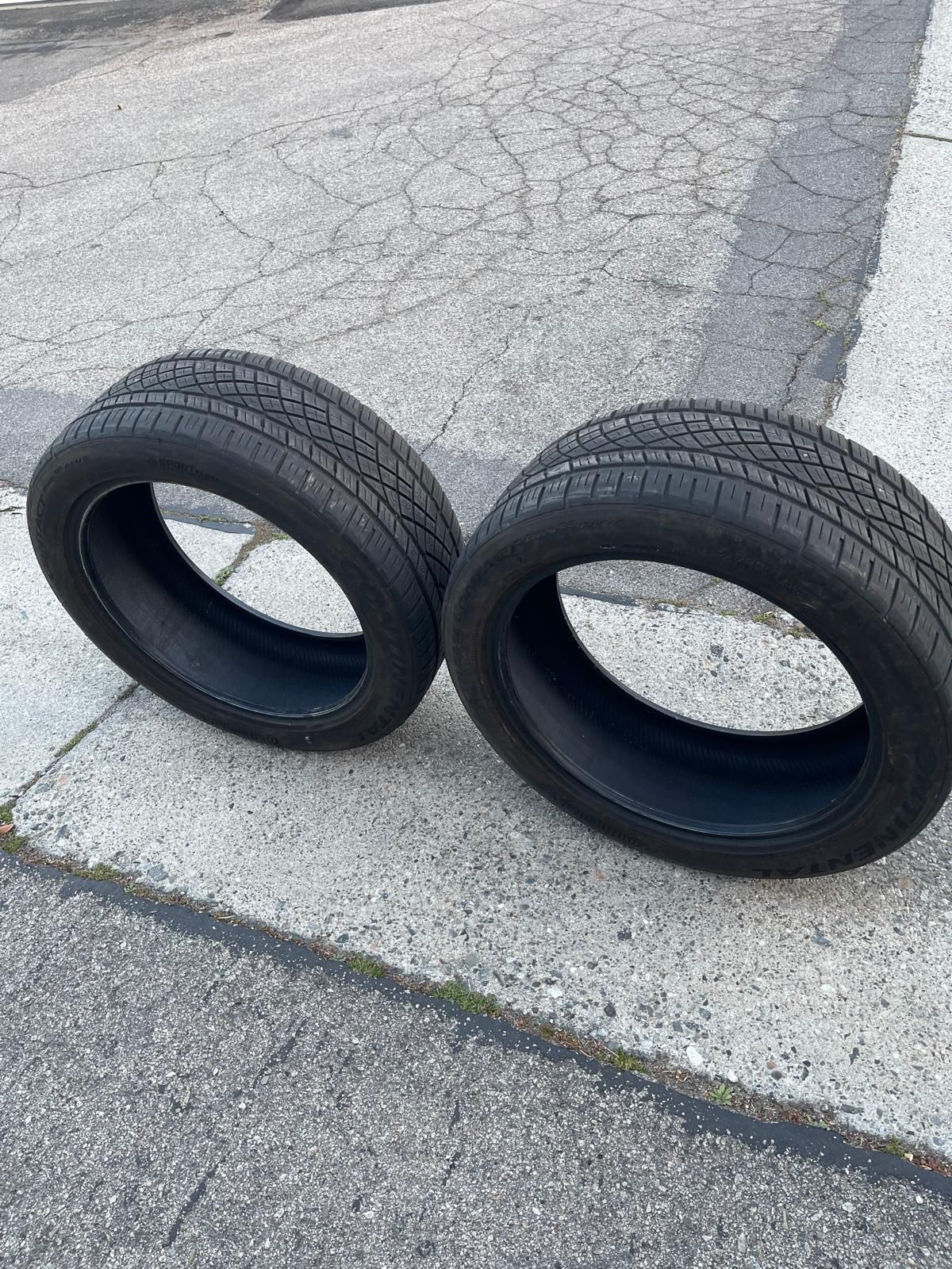 Continental Tires 255 45/20