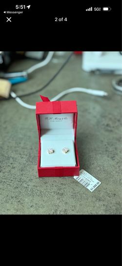 14kt Diamond earrings