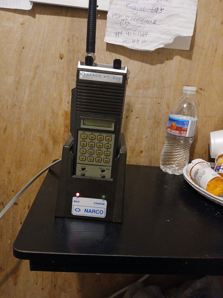Narco HT 830 Transceiver Navigation Nav Com 920 Channels w/ Antenna & Charger!