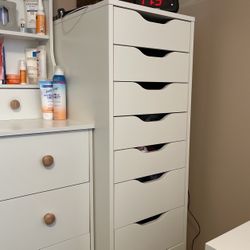 9 Draws Dresser White