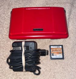 RED NINTENDO DS HANDHELD CONSOLE WITH VIDEO GAME & CHARGER