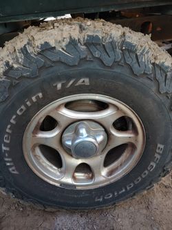Almost Brand New 265 70 R 17 BFG All Terrain Kdw All 4