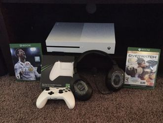 ***Xbox One in Great Condition w/ Games & Turtlebeach Headset***