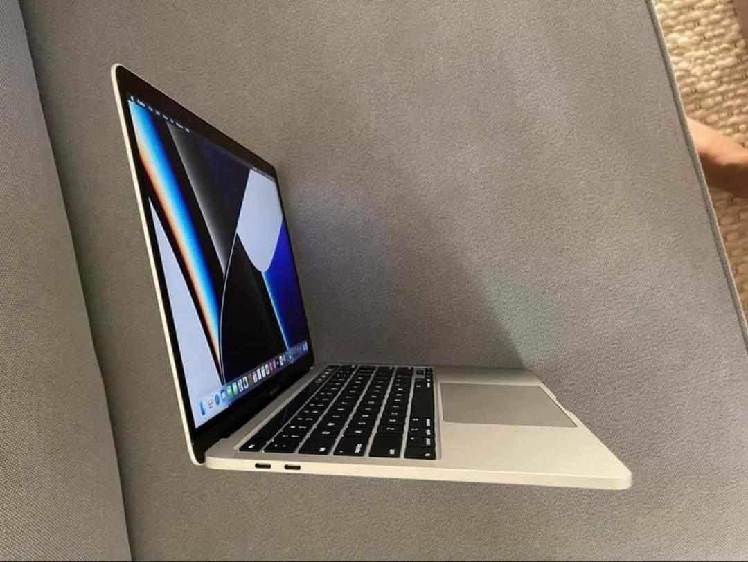 APPLE LAPTOP 