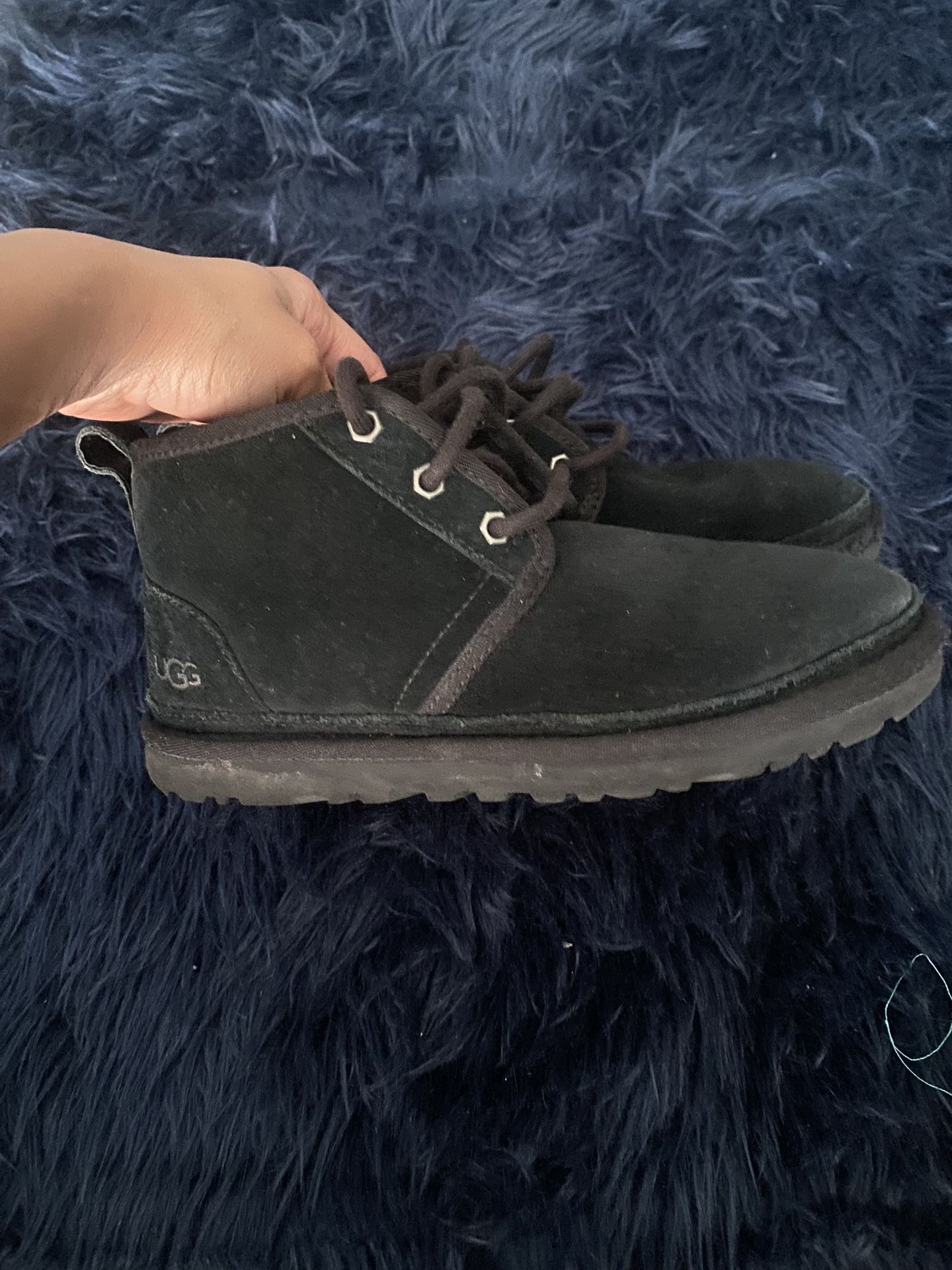 BLACK UGGS