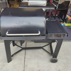 Traeger Woodridge Wifi Pellet Grill And Smoker 