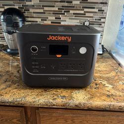 Jackery Explorer 1000