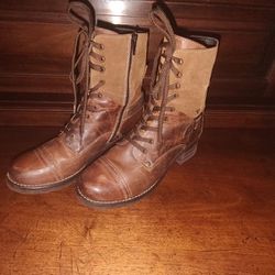 Size 8.5 women's Taos Crave combat boots