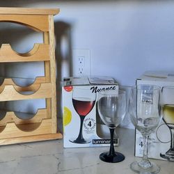 Wine rack and glasses 🥂 