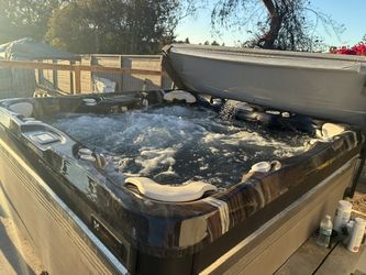 2024 Caldera Niagra - Utopia Series Hot tub - 7 person