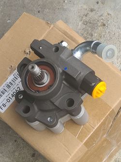 Toyota Corolla power steering pump new!!!