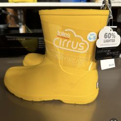 New Rain Boots Size 4-5 Youth