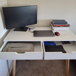 Work Desk Very Good Condition With Drawers For Storage And Holds 1 Laptop, 1 Screen. And Additional Small Stuff