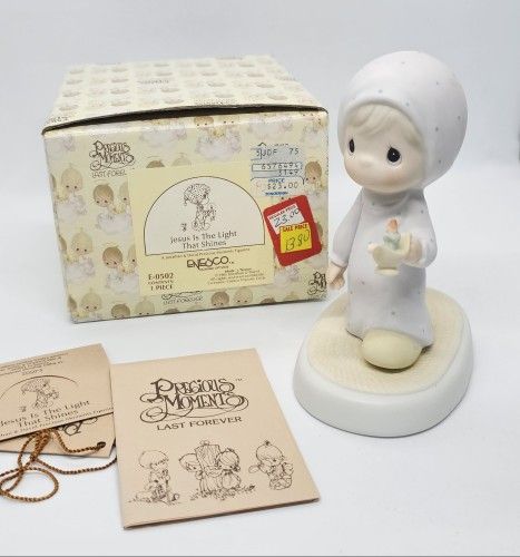 Precious Moments Figurine Jesus is the Light that Shines 5" Figurine Girl Candle
Excellent Pre-owned condition, no flaws, mint condition as it was