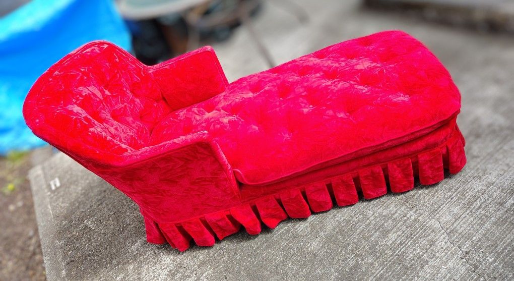 Vintage Red Crushed Velvet Fainting Chair