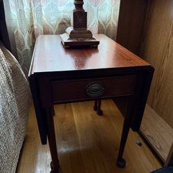Small End Table/Leaf Table