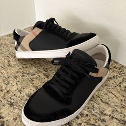 Burberry Sz 12 US