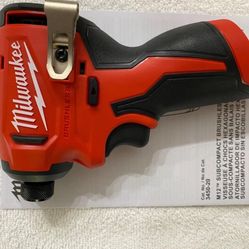 Milwaukee M12 Subcompact Impact driver 