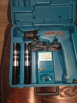 Makita drill with 2 batteries and charger
