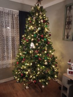 Pre-Lit Artificial Christmas Tree