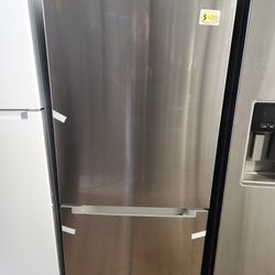 BRAND NEW Vissani
30 in. 18.7 cu. ft. Bottom Freezer Refrigerator in Fingerprint Resistant Stainless Steel, Garage Ready