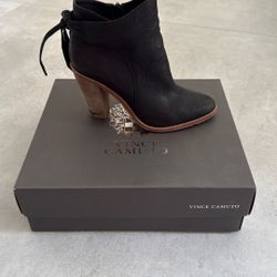 Vince Camuto - Size 8 (38)