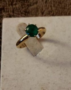 14kt emerald solitaire