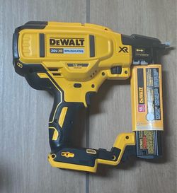 Dewalt stapler 18 gauge nueva usa baterías de 20 volts