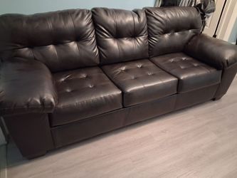 Leather couch cash only smoke and pet free