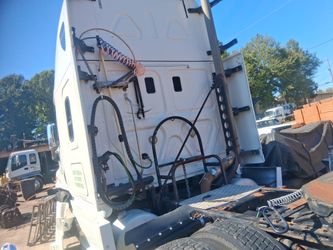 2016 Freightliner Cascadia - New Engine
