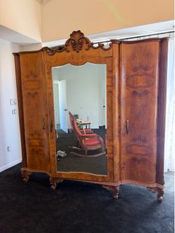 Antique beautiful amor Cabinet function three parts