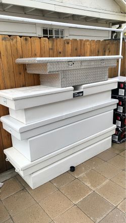 Tools boxes en muy buenas condiciones están recién pintadas color negras y blancas todas las cajas tienen sus llaves a muy buen precio tengo para tro