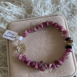 Pink tourmaline chips bracelet 