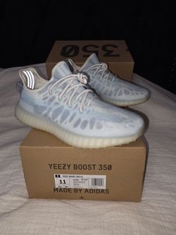 adidas Yeezy Boost 350 V2
Mono Ice