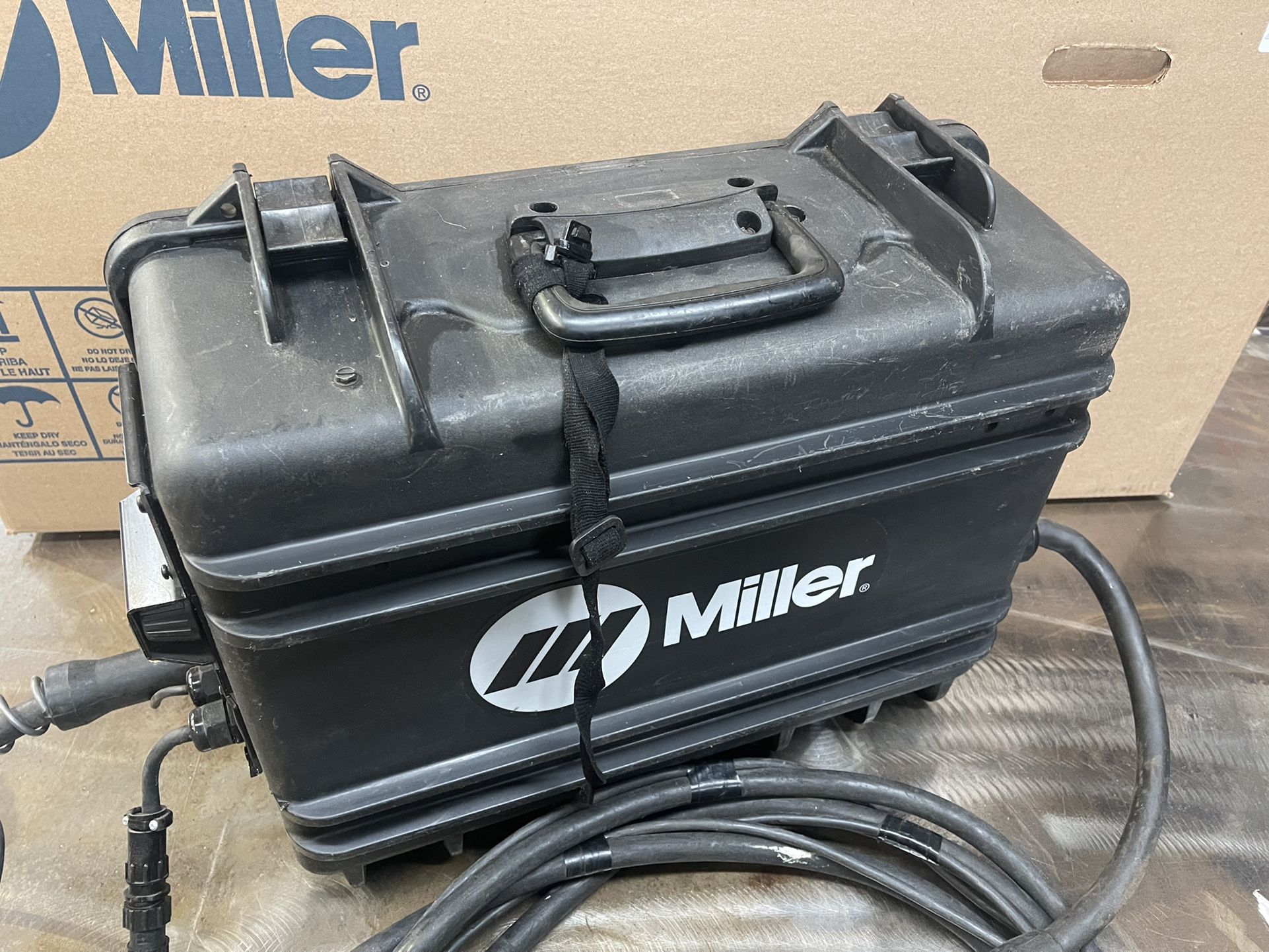 Miller Suitcase XTREME 12VS ArcReach Welder Wire Feeder For Welding