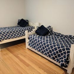 Wood Bunk-bed & Trundle