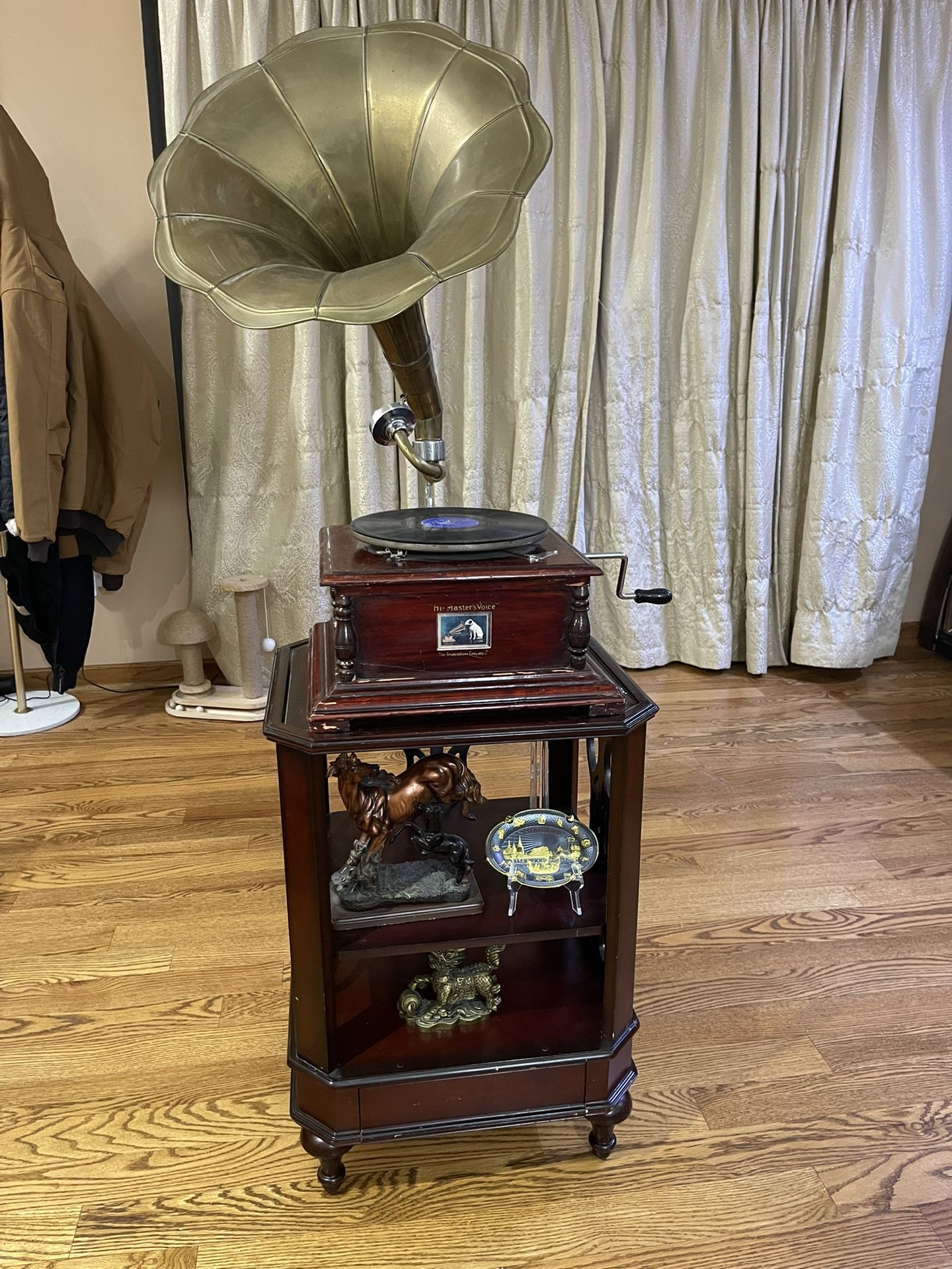 Voice And Stand And Decor